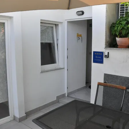 Apartment Nino With Terrace & Sea View *